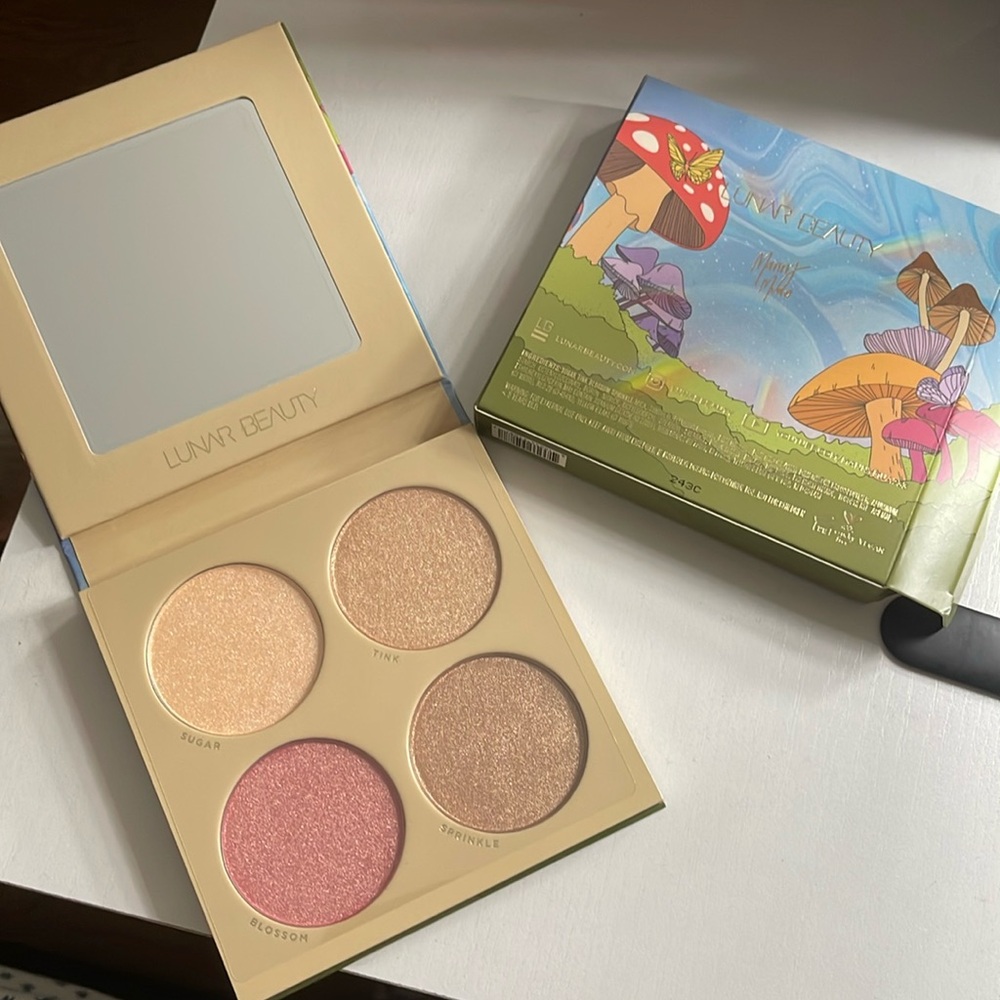 Lunar beauty moonshroom highlighter palette